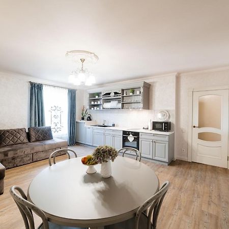 Lux Apartment On Duhnovicha Street .Free Parking. Uzhhorod Ngoại thất bức ảnh