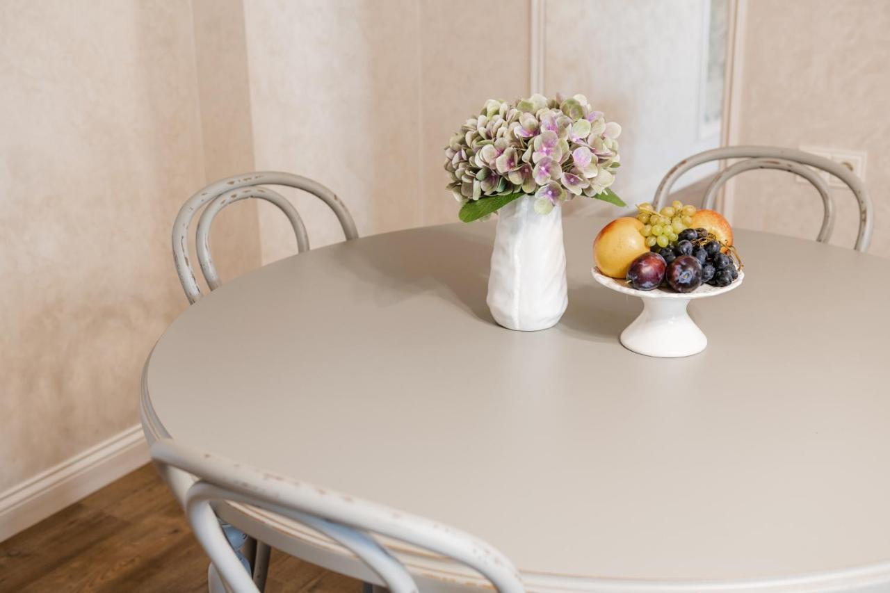 Lux Apartment On Duhnovicha Street .Free Parking. Uzhhorod Ngoại thất bức ảnh
