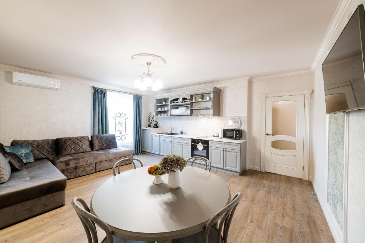 Lux Apartment On Duhnovicha Street .Free Parking. Uzhhorod Ngoại thất bức ảnh