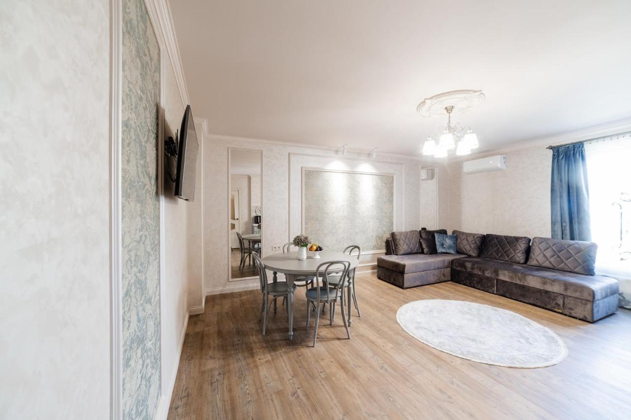 Lux Apartment On Duhnovicha Street .Free Parking. Uzhhorod Ngoại thất bức ảnh