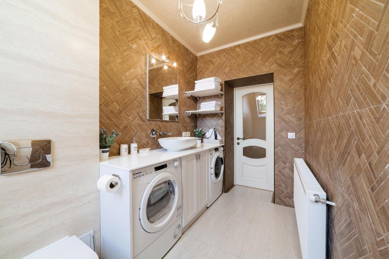 Lux Apartment On Duhnovicha Street .Free Parking. Uzhhorod Ngoại thất bức ảnh