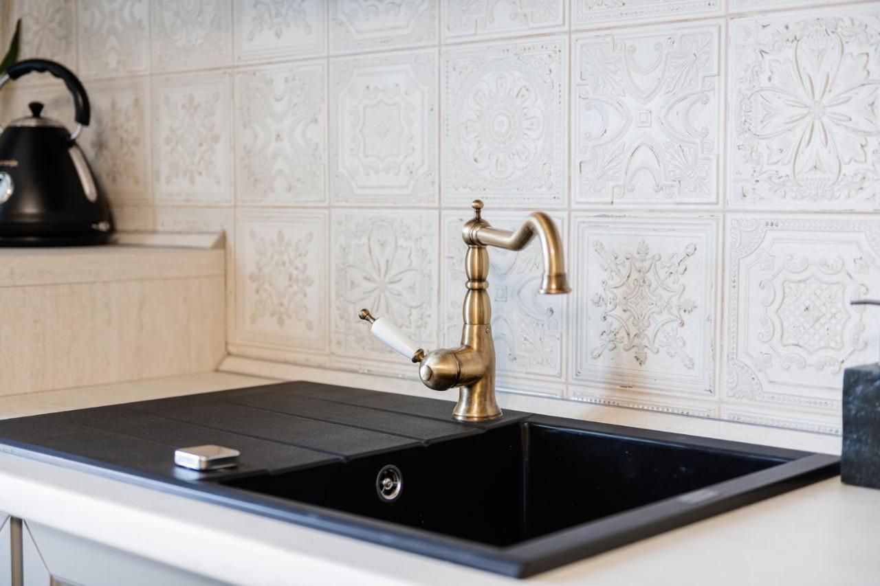 Lux Apartment On Duhnovicha Street .Free Parking. Uzhhorod Ngoại thất bức ảnh